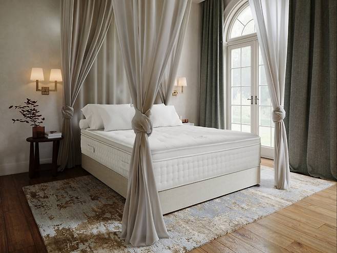 1000만원이 넘는 마테라소 헤리티지 매트리스 ‘에보니’. /신세계까사