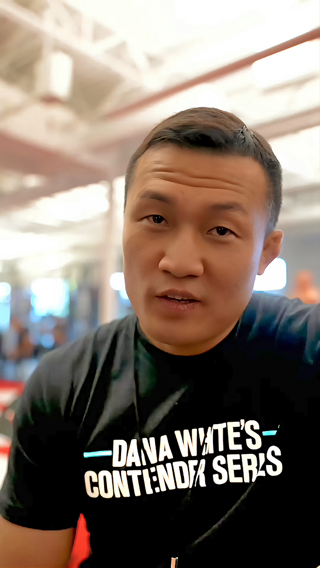 ‘코리안 좀비’ 정찬성은 2025년 9월 데이나 화이트 UFC 회장이 미국 네바다주 엔터프라이즈에서 직접 개최하는 오디션 Contender Series 시즌9 6주차 현장을 제8대 로드FC 미들급 챔피언 황인수의 세컨드로 찾았다. 사진=TKO