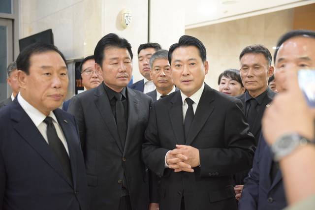 thumb/R658x0.q70/?fname=https://t1.daumcdn.net/news/202510/08/munhwa/20251008214549907szcu.jpg