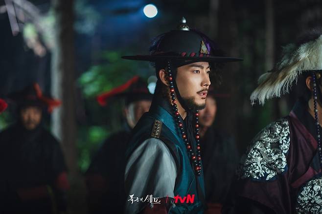 박영운은 극 중 왕 이헌을 보필하는 호위무사 신수혁 역을 연기했다. tvN 제공