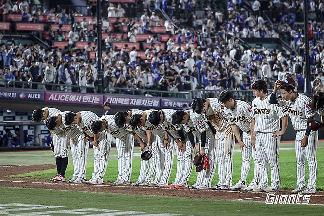 ▲ 8년 연속 포스트시즌 탈락의 위기에 몰린 롯데는 내년 반드시 포스트시즌에 진출해야 할 당위성을 가지고 있다 ⓒ롯데자이언츠