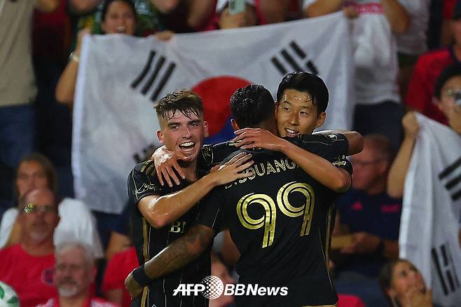 로스앤젤레스(LA)FC 손흥민(오른쪽). /AFPBBNews=뉴스1