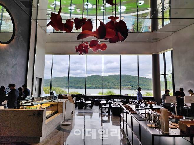 소노캄 경주 1층에 자리한 카페 오롯