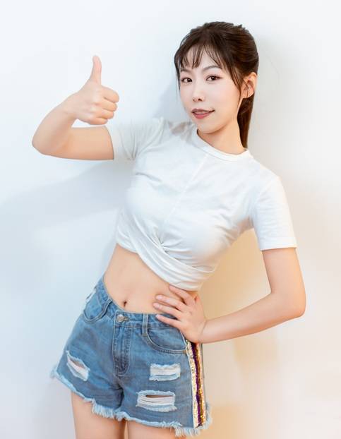 뱃살을 뺀 여성이 만족감을 드러내고 있다. 설령 체중을 줄이지 못하더라도 뱃살, 즉 복부 지방(내장 지방)을 줄이면 전당뇨를 치료할 수 있다는 연구 결과가 나왔다. 사진=게티이미지뱅크