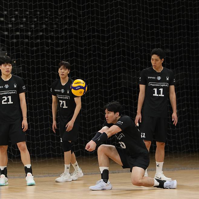 현대캐피탈 신호진(가운데). 사진 | 현대캐피탈