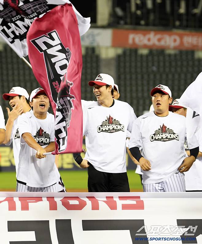 1일 잠실구장에서 정규리그 우승을 확정 지은 LG 트윈스 홍창기가 기뻐하고 있다. 잠실=박재만 기자 pjm@sportschosun.com/2025.10.01/