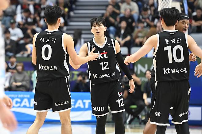 KT의 위력적인 빅맨과 포워드들. 사진제공=KBL