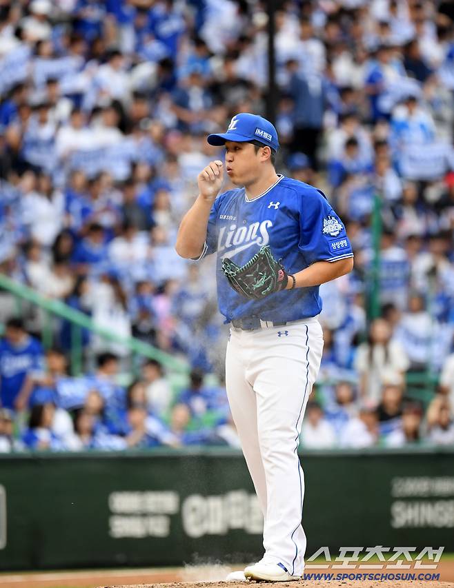 9일 인천SSG랜더스필드에서 열린 SSG와 삼성의 준PO 1차전. 삼성 최원태가 숨을 고르고 있다. 인천=박재만 기자 pjm@sportschosun.com/2025.10.09/