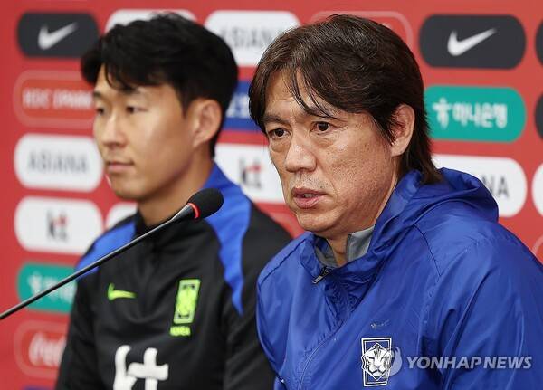 손흥민(왼쪽)·홍명보 감독. ⓒ연합뉴스