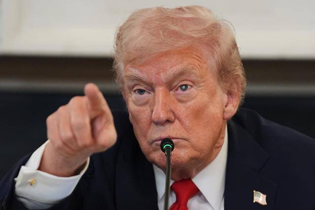 도널드 트럼프 미국 대통령이 8일 워싱턴 백악관에서 열린 회의에서 발언하고 있다. 워싱턴=AP 연합뉴스