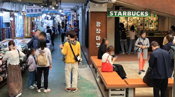 지난 5월 문을 연 스타벅스 광장마켓점의 한글 간판. [연합뉴스]