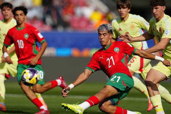 스페인전에서 슈팅을 때리는 모로코 공격수 야시르 자비리. AP=연합뉴스