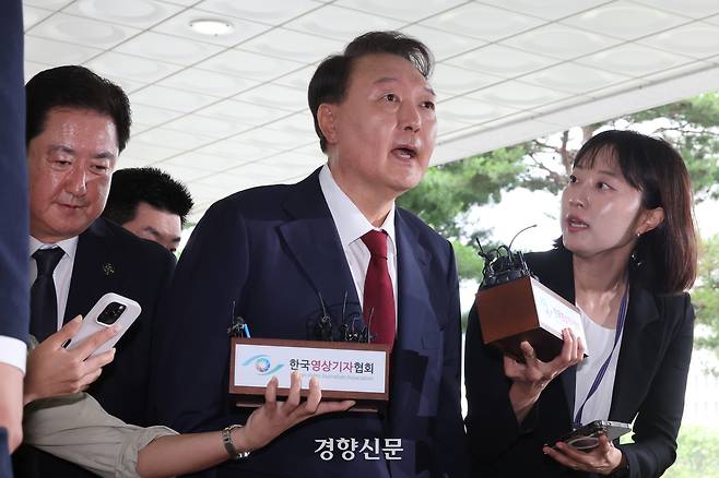 윤석열 전 대통령이 지난 6월28일 대면 조사를 받기 위해 서울 서초구 서울고검에 마련된 내란특검 사무실로 출석하고 있다. 정효진 기자