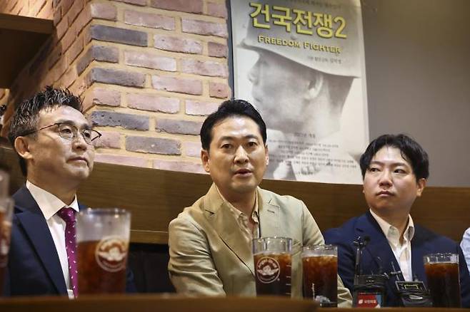 장동혁 국민의힘 대표가 지난 7일 영화 <건국전쟁2> 관람에 앞서 서울 롯데시네마 영등포점 한 카페에서 진행된 김덕영 감독과의 대화에서 발언하고 있다. 연합뉴스