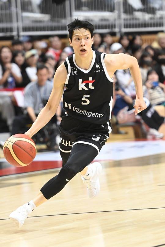 돌파하는 김선형. 사진[연합뉴스]