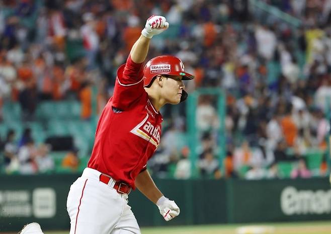 이율예가 SSG 랜더스 구단 고졸 야수 최초로 PS 엔트리에 포함됐다. 사진=연합뉴스 제공