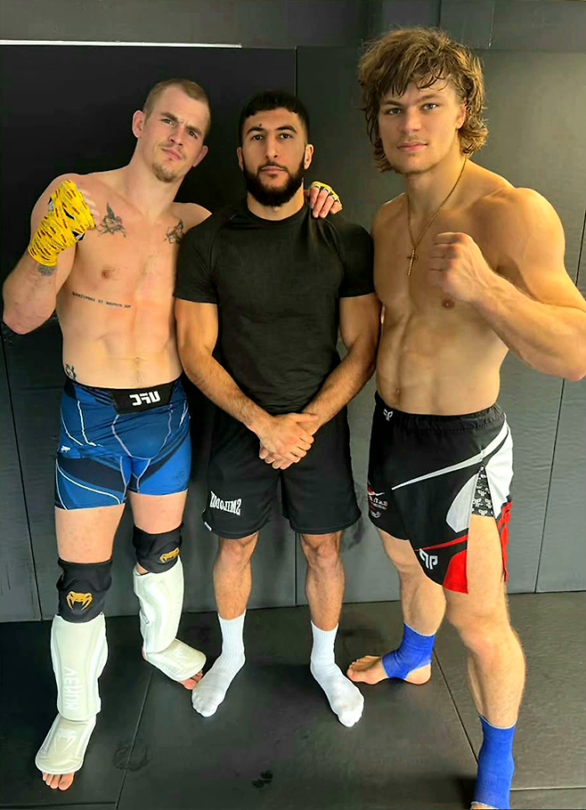 왼쪽은 UFC 웰터급(77㎏) 공식랭킹 6위 이언 데이비드 마샤두 게리, 오른쪽은 Cage Warriors 미들급 챔피언결정전 출신 윌리엄 마커스 리처드 커리. 사진@muuchomma