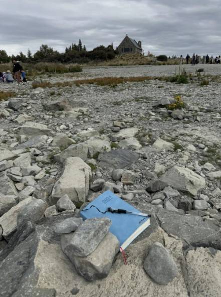 바위 밑에 보관된 일기장 [사우스차이나모닝포스트]