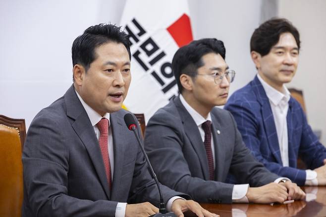 국민의힘 장동혁 대표가 2일 국회에서 추석 연휴를 앞두고 가진 기자간담회에서 발언하고 있다. 2025.10.2. 연합뉴스