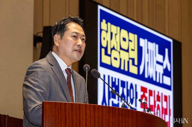 장동혁 국민의힘 대표가 9월19일 국회에서 열린 의원총회에서 모두발언을 하고 있다. ⓒ시사IN 박미소