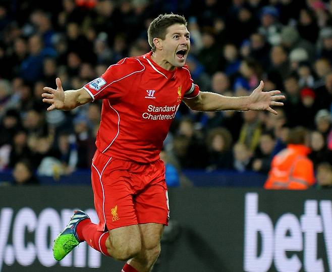 제라드가 무직생활을 청산하고 레인저스 지휘봉을 잡을 것으로 보인다. 레인저스는 2020~2021시즌 팀에 10시즌만의 SPL 우승을 이끈 그에게 희망을 건다. 다만 차기 사령탑 후보자가 많은 게 변수다. AP뉴시스