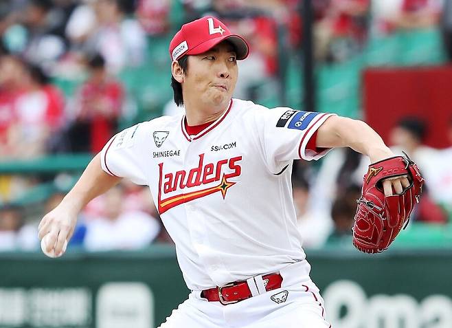 ▲ 문승원을 비롯, 5회 이후 마운드에 오른 SSG 불펜은 모두 무실점을 기록해 4회 실점이 더 아쉬운 상황이 됐다 ⓒSSG랜더스