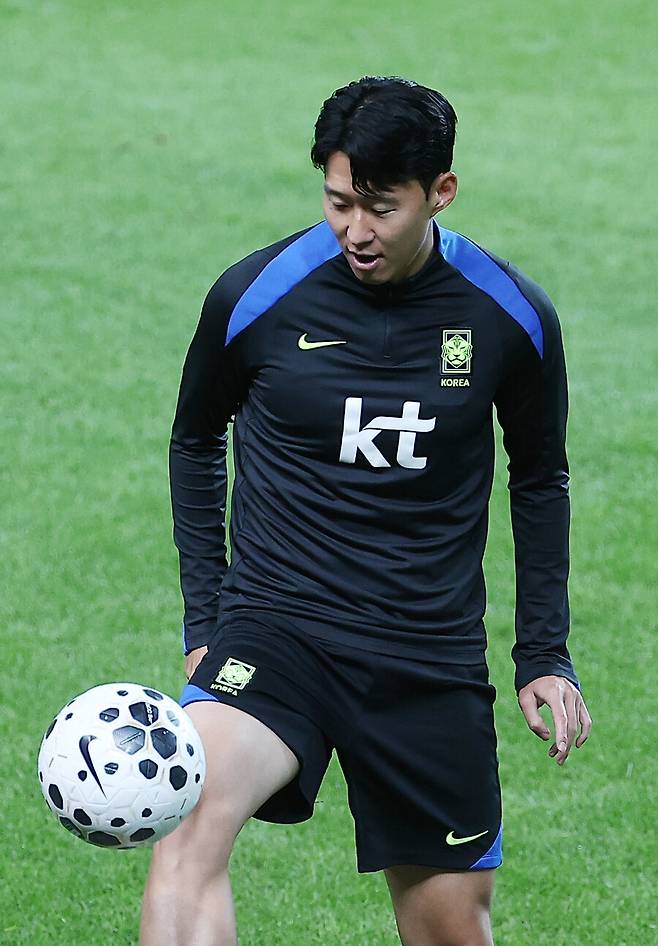 ▲ 대한민국 축구 국가대표팀 손흥민이 9일 서울월드컵경기장에서 공식 훈련을 하고 있다. ⓒ연합뉴스