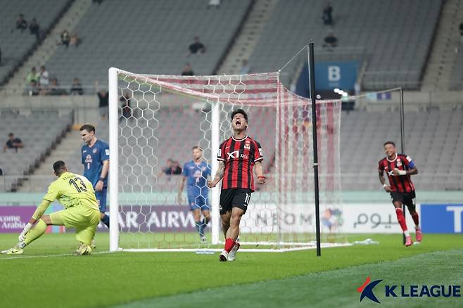 FC서울 최준이 지난달 30일 서울월드컵경기장에서 열린 부리람 유나이티드와의 2025~2026 아시아축구연맹(AFC) 챔피언스리그 엘리트(ACLE) 리그 스테이지 2차전에서 골을 터뜨린 뒤 포효하고 있다. /사진=한국프로축구연맹 제공