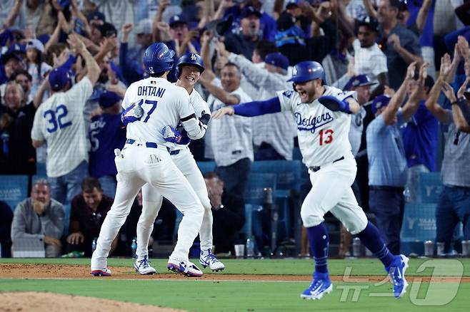 MLB 다저스가 김혜성의 끝내기 득점으로 필라델피아를 꺾고 내셔널리그 챔피언십시리즈에 진출했다. ⓒ AFP=뉴스1