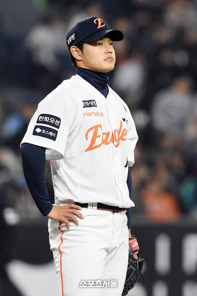 한화 문동주가 2일 대전 한화생명 볼파크에서 열린 2025 KBO리그 롯데와 경기 2회초 무사 롯데 윤동희에게 선제 솔로 홈런을 허용한 뒤 아쉬워하고 있다. 대전 | 박진업 기자 upanddup@sportsseoul.com