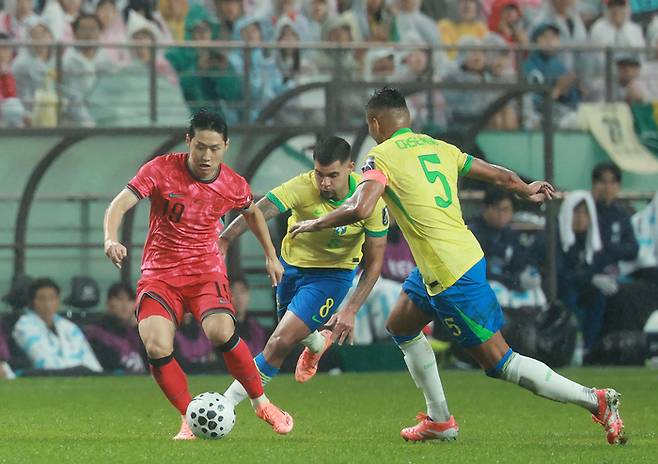 돌파를 시도하는 이강인. 연합뉴스