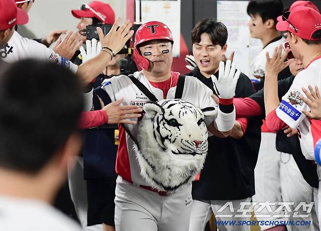 11일 광주 기아챔피언스필드에서 열린 KIA와 롯데의 경기. 4회 롯데 나균안 상대 동점 3점 홈런을 날린 KIA 최형우. 광주=송정헌 기자songs@sportschosun.com/2025.09.11/