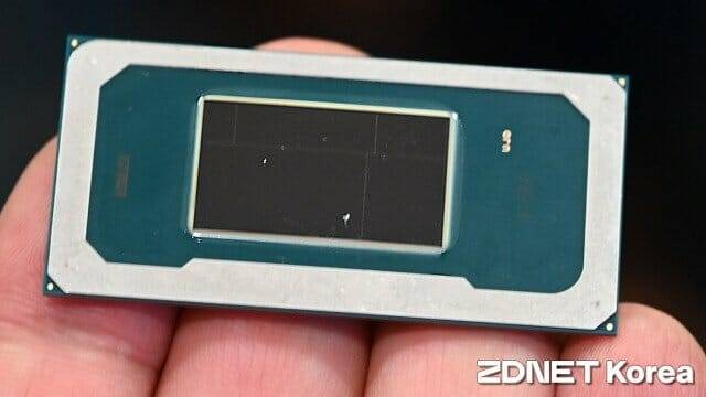 12코어 CPU와 Xe3 12코어 GPU를 내장한 팬서레이크 SoC. (사진=지디넷코리아)