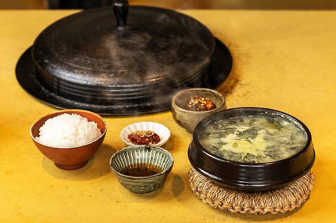 서울 용산구 '오일제'. 들깨 미역국 하나만 파는 이 식당은 일본 관광객에게 큰 인기를 얻고 있다./양수열 영상미디어 기자