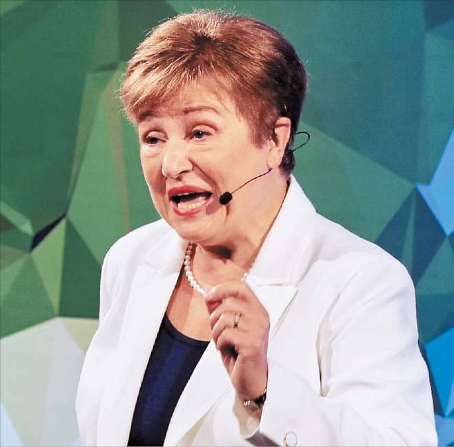 로이터 연합뉴스크리스탈리나 게오르기에바 국제통화기금 총재가 8일 미 워싱턴 DC 밀컨연구소에서 열린 행사에서 발언하고 있다.