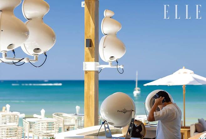 트윈팜스 텐티드 캠프에서 도보 2분 거리에 있는 캐치 비치 클럽. 금요일 밤이면 화려한 파티 피플들이 모인다.