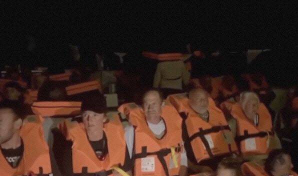 8일(현지시간) 이스라엘군에 나포된 구호선단 활동가들. / 사진=연합뉴스