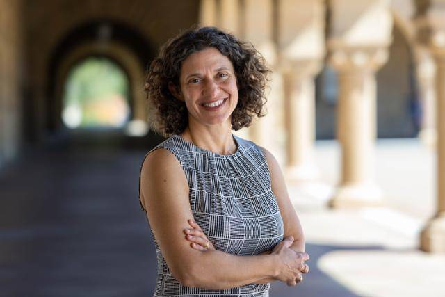 다프나 주르 미국 스탠퍼드대 동아시아언어문화학부 교수는 "옥스퍼드 영어사전에 이미 '김치' '불고기' '엄마' '오빠' 등 여러 한국어가 등재됐다"며 "30년 전과 비교하면, 한국 문학을 번역할 때 눈에 거슬리는 주석을 안 다는 시대가 왔다"고 말했다. 다프나 주르 제공