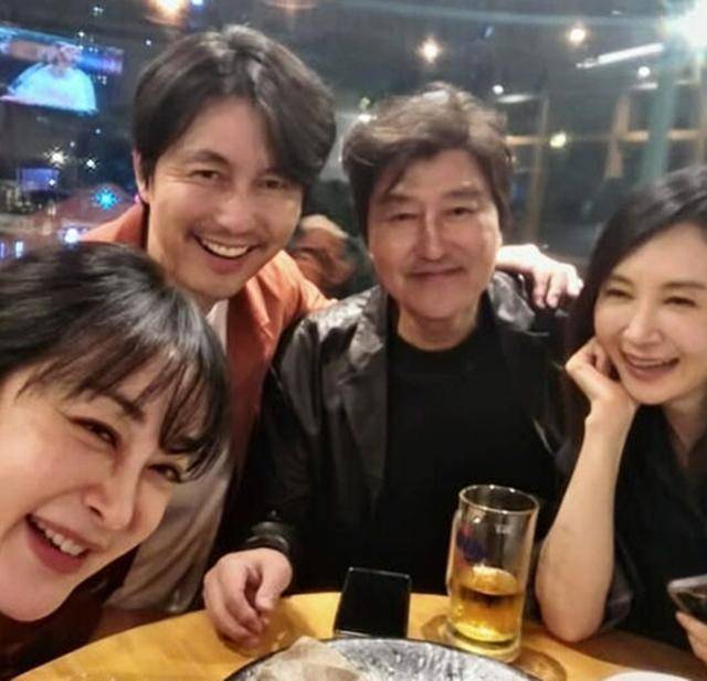 배우 정우성의 근황이 깜짝 공개됐다. 채시라 SNS