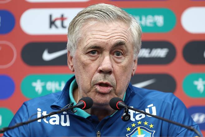 <yonhap photo-3651=""> 발언하는 카를로스 안첼로티 감독 (서울=연합뉴스) 김성민 기자 = 카를로스 안첼로티 브라질 축구 국가대표팀 감독이 9일 서울월드컵경기장에서 열린 공식 기자회견에서 발언하고 있다. 2025.10.9 ksm7976@yna.co.kr/2025-10-09 15:24:16/ <저작권자 ⓒ 1980-2025 ㈜연합뉴스. 무단 전재 재배포 금지, AI 학습 및 활용 금지></yonhap>