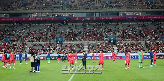 11회 연속 월드컵 본선 진출을 확정지은 대한민국 축구대표팀이 10일 오후 서울 마포구 서울월드컵경기장에서 2026 FIFA 북중미 월드컵 아시아지역 3차 예선 최종전 쿠웨이트와의 경기를 4대 0 승리로 마쳤다. 경기 후 본선진출 축하행사에서 선수들이 인사말을 하고 있다. 상암=김민규 기자 mgkim1@edaily.co.kr /2025.06.10/