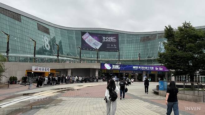 ▲ 9일 잠깐 맑았다가 다시 흐려진 호요랜드 현장