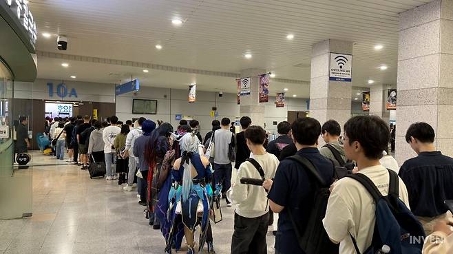 ▲ 케리드라와 히실렌스도 두근거릴 입장 시간