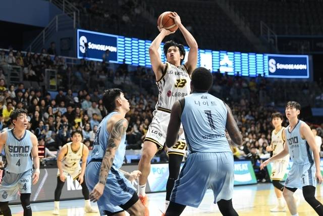 칼 타마요는 22점 10리바운드 2어시스트를 기록, LG를 승리로 이끌었다. 사진=KBL 제공