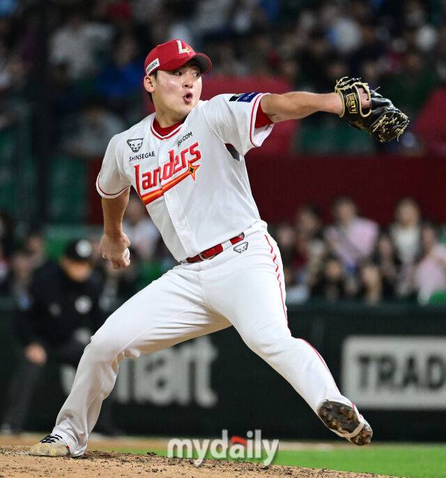 2025년 5월 13일 오후 인천 SSG랜더스필드에 진행된 '2025 신한 SOL뱅크 KBO 리그' NC 다이노스와 SSG 랜더스의 경기.SSG 조병현이 9회초 구원등판해 역투하고 있다./마이데일리