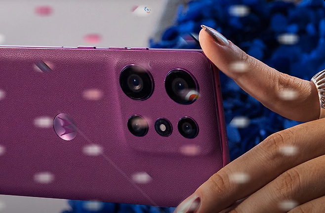 모토로라의 신작 ‘엣지70 프로’ [유튜브 ‘InnoLab Tech’채널 캡처]