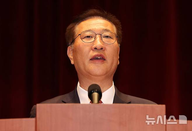 [과천=뉴시스] 이영환 기자 = 박성재 전 법무부 장관이 지난 6월 5일 오전 경기 과천시 법무부에서 열린 이임식에서 이임사를 하고 있다. 2025.06.05. 20hwan@newsis.com