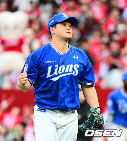 6이닝 무실점. 자신의 임무를 완벽히 마친 최원태가 주먹을 쥐고 있다.