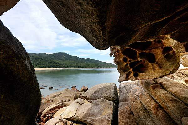 얼굴바위에서 본 한월리해변.