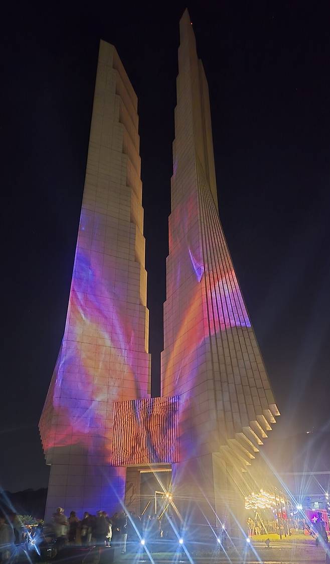 겨레의탑 미디어파사드 모습 ⓒ시사저널 박인옥